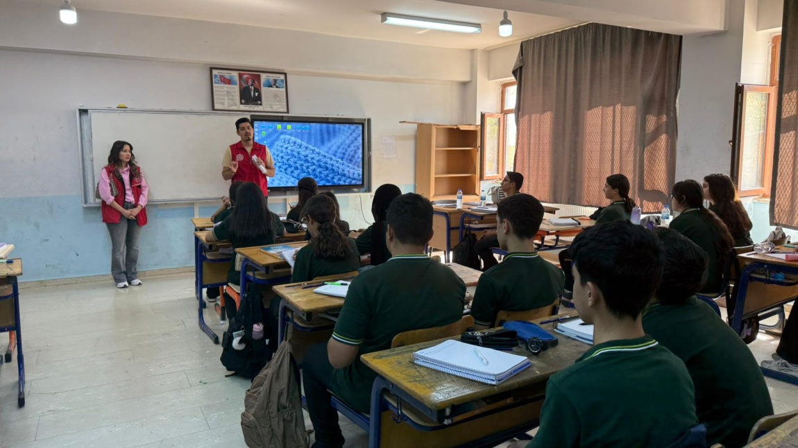 Gençlik ve Spor Bakanlığı Kurtalan Gençlik Merkezi Okulumuz da Bilgilendirme yaptı